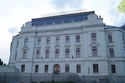 k&h ügyfélpont és bankfiók esztergom képek